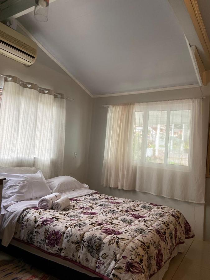 Casa Da E Pensão Três Coroas