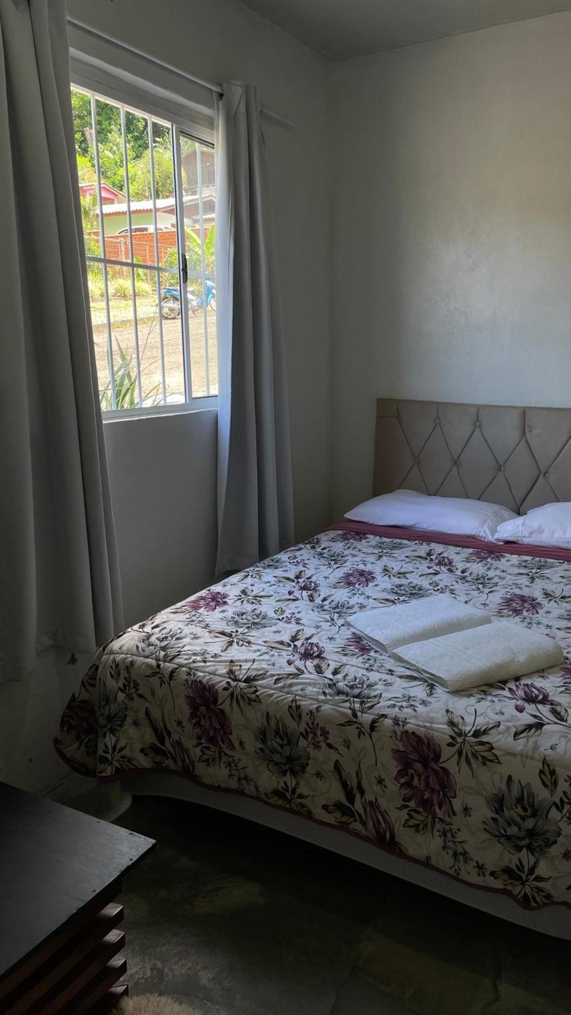 Casa Da E Pensão Três Coroas